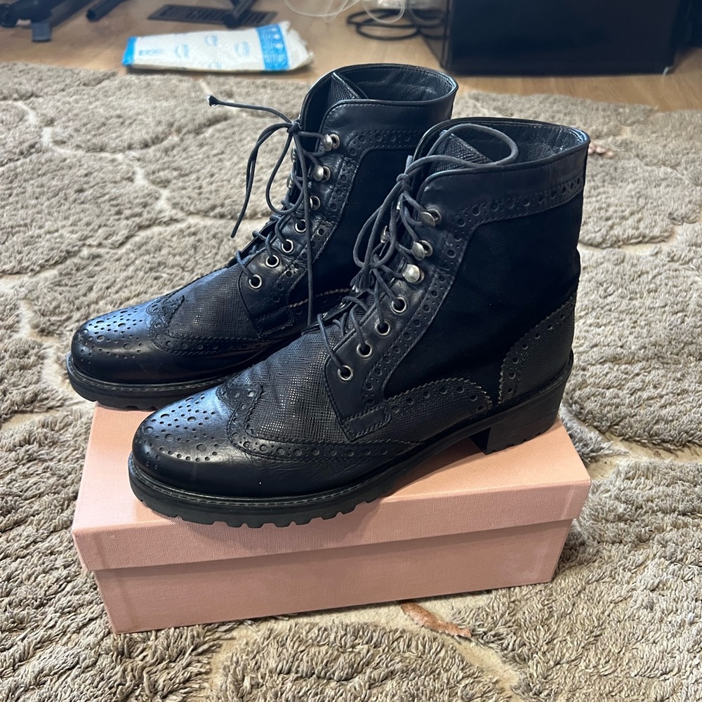Stuart weitzman combat boots size 9